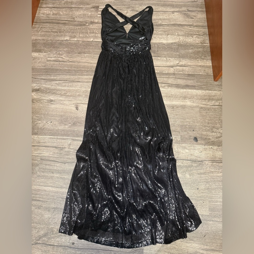 Chic Black Evening Gown - Picture 11 of 15